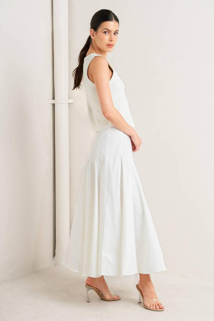 Pale Frame White Woven Circle Skirt from KADOU Boutique