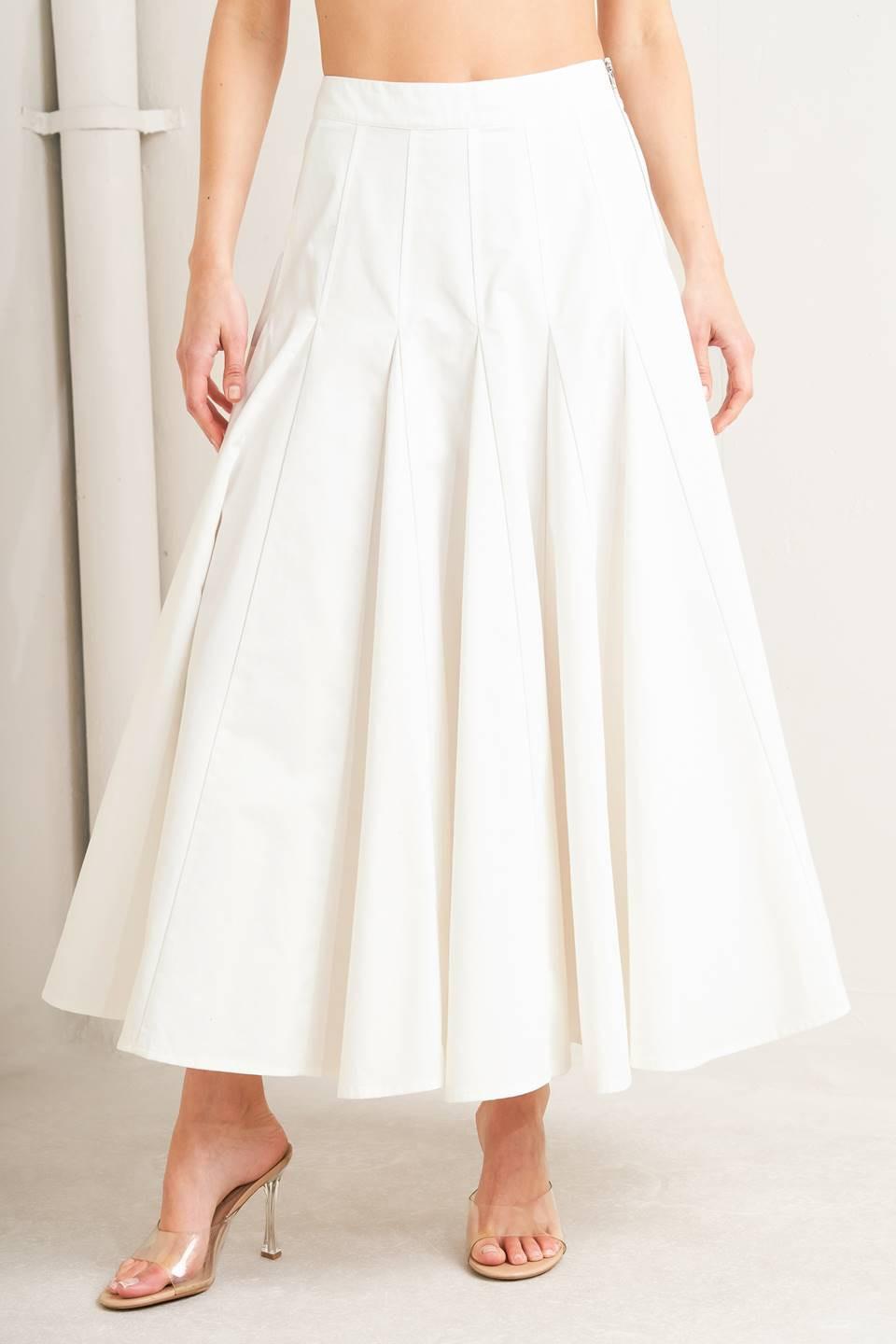 Pale Frame White Woven Circle Skirt from KADOU Boutique