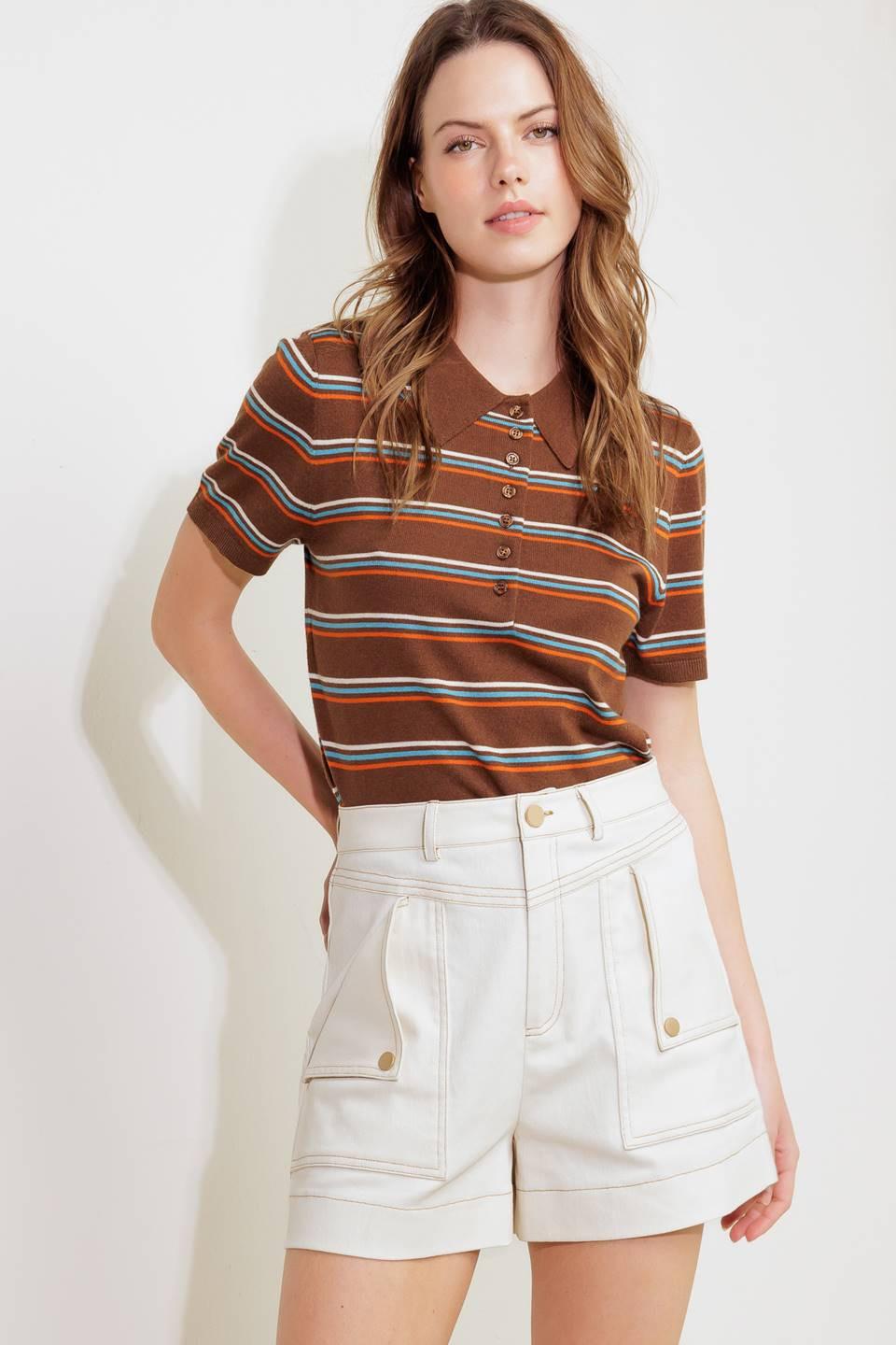 Cream woven shorts for women with pockets