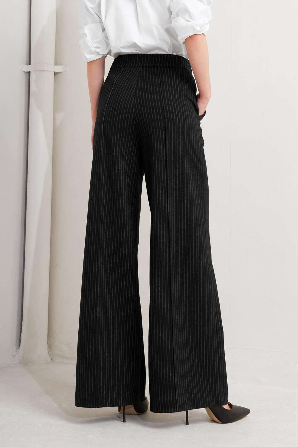 Stride Tempo Woven Pants from KADOU Boutique