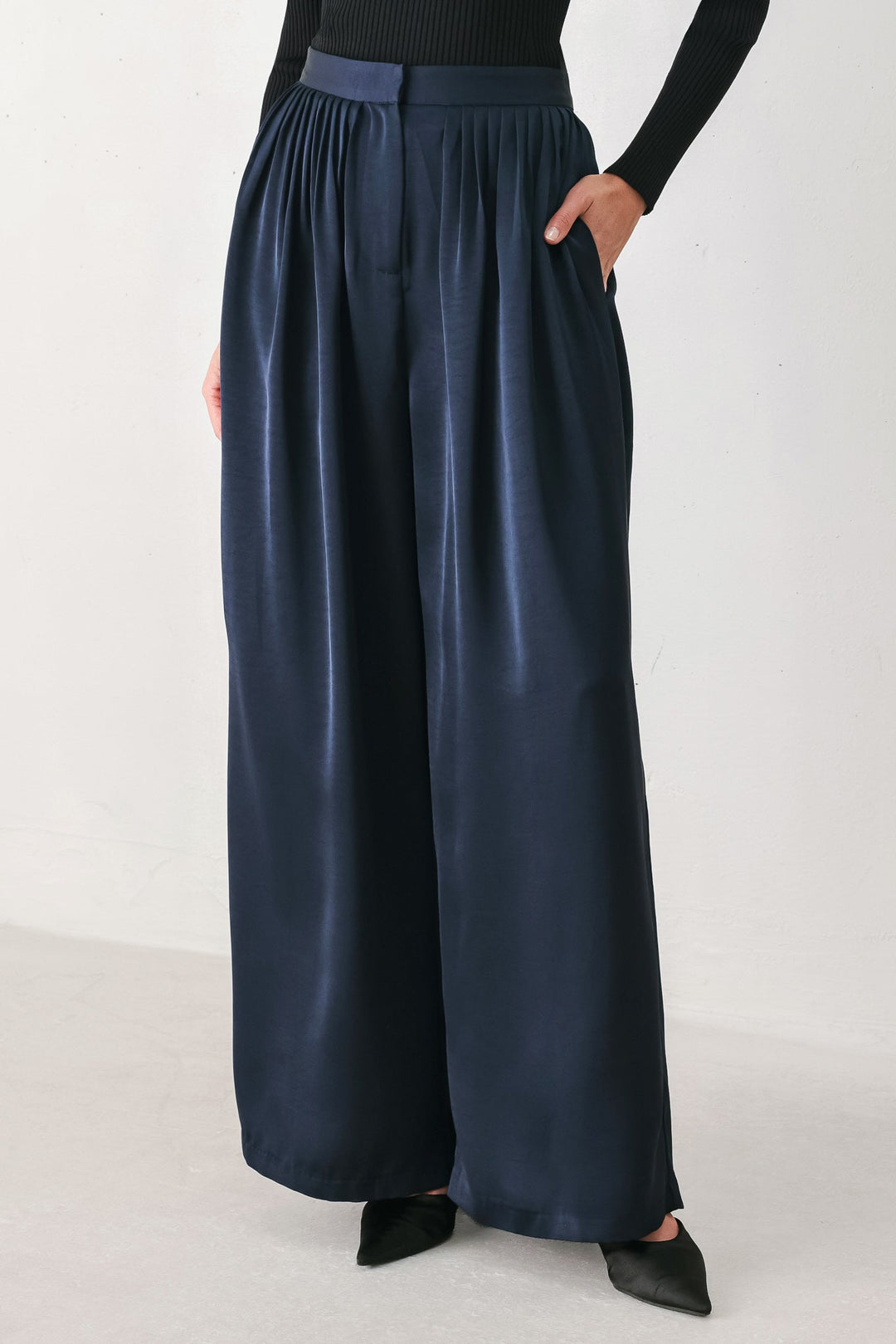NAVY KNOT NAVY PLEATED WIDE-LEG PANTS