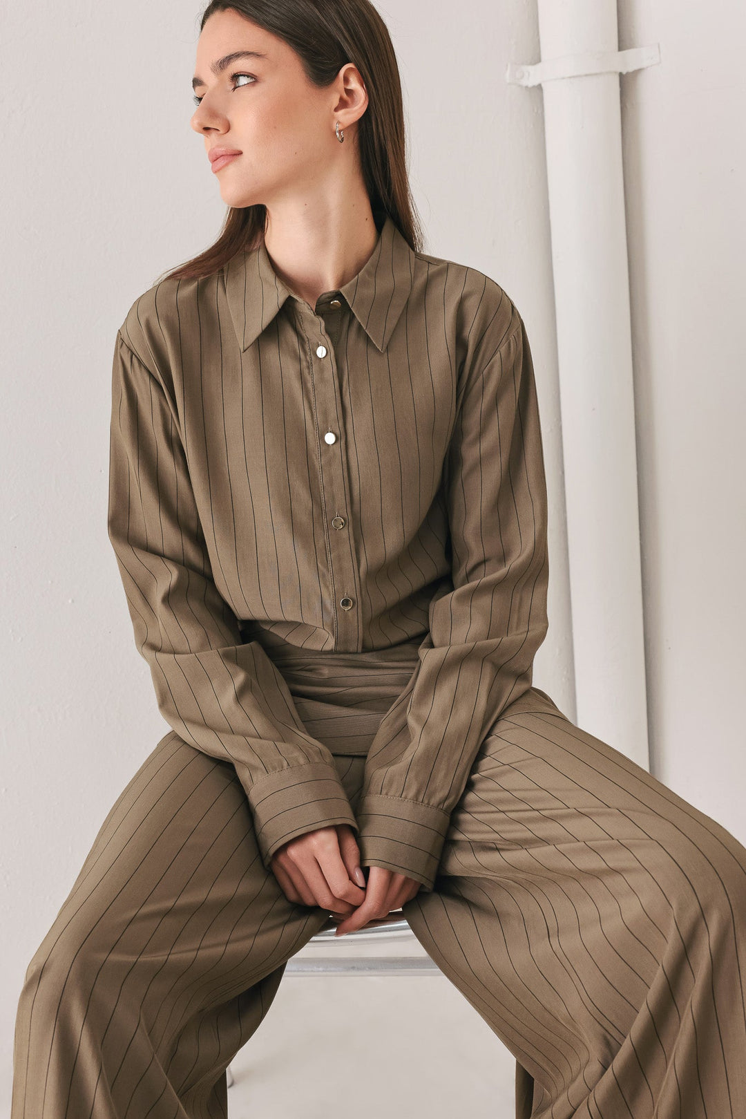 STRIPED DRAMA BROWN&amp; BLACK BUTTON-DOWN TOP