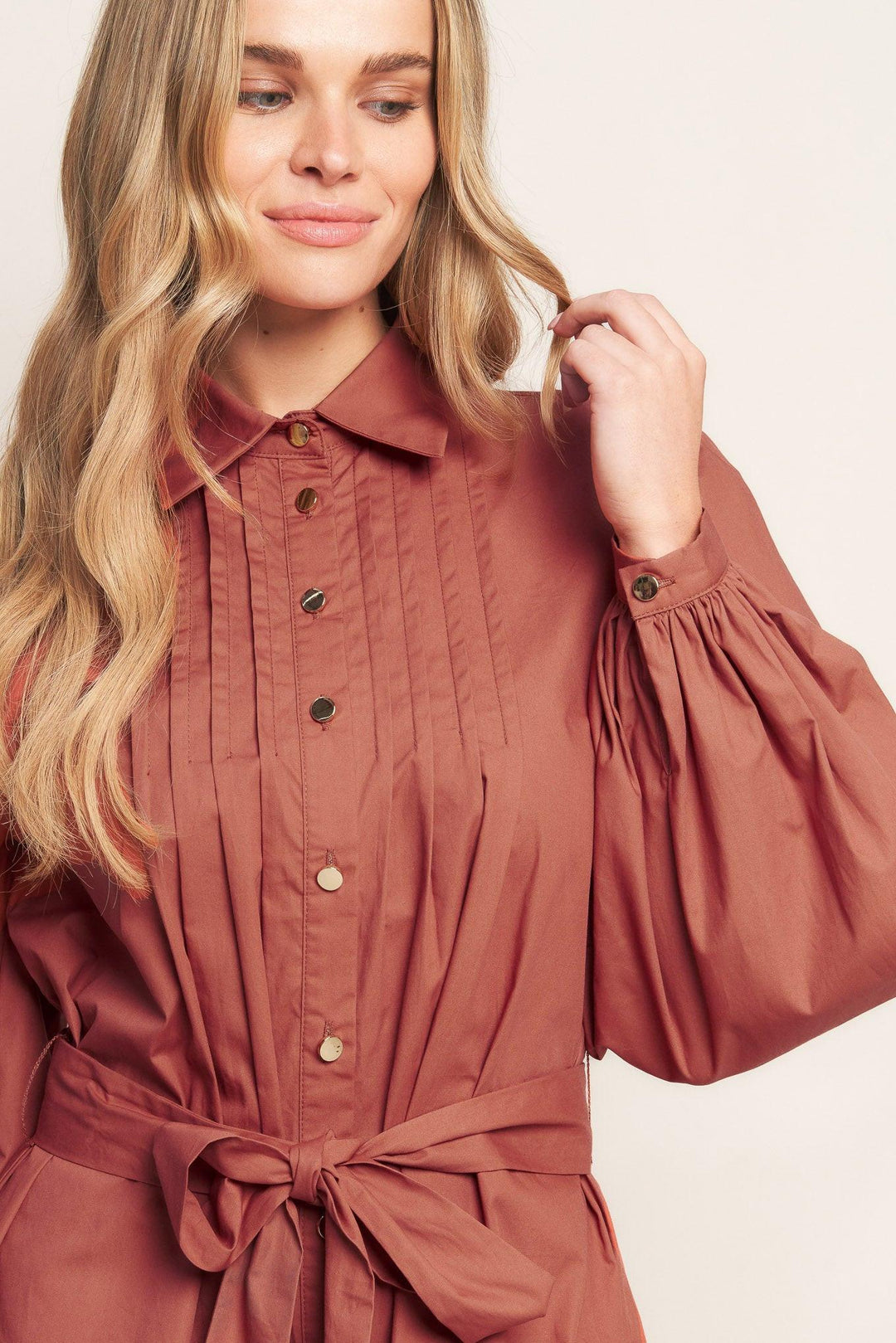 AESTHETIC POSE WOVEN MINI DRESS