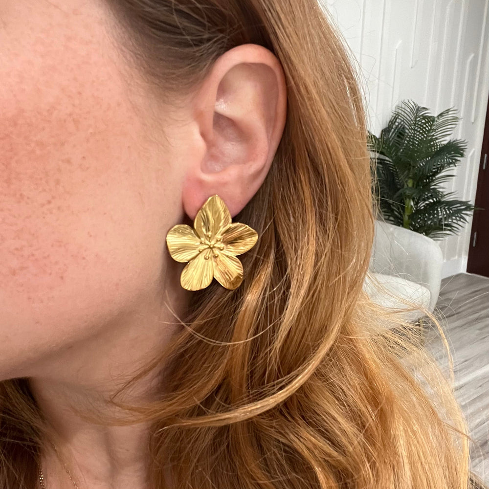 Darla Flower Earring from KADOU Boutique