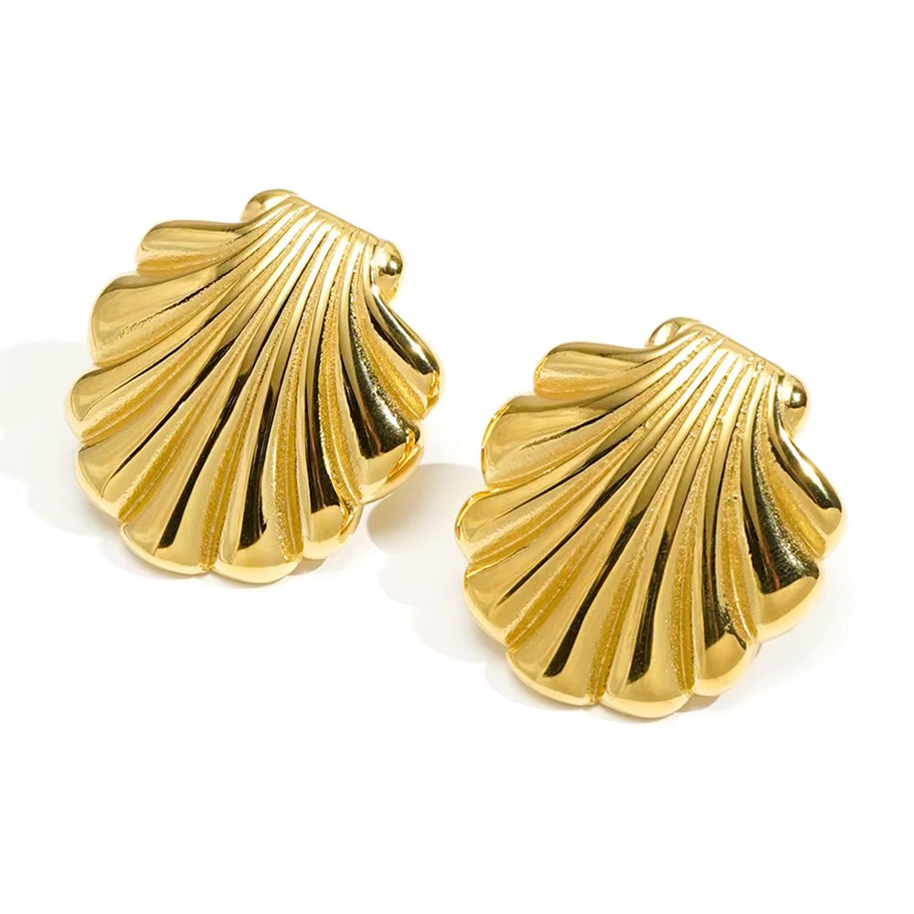 Emma Shell Earring from KADOU Boutique