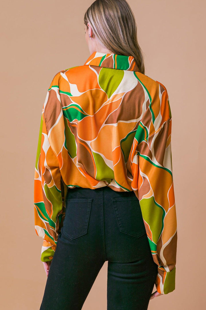 Printed woven blouse with hidden buttons and waist