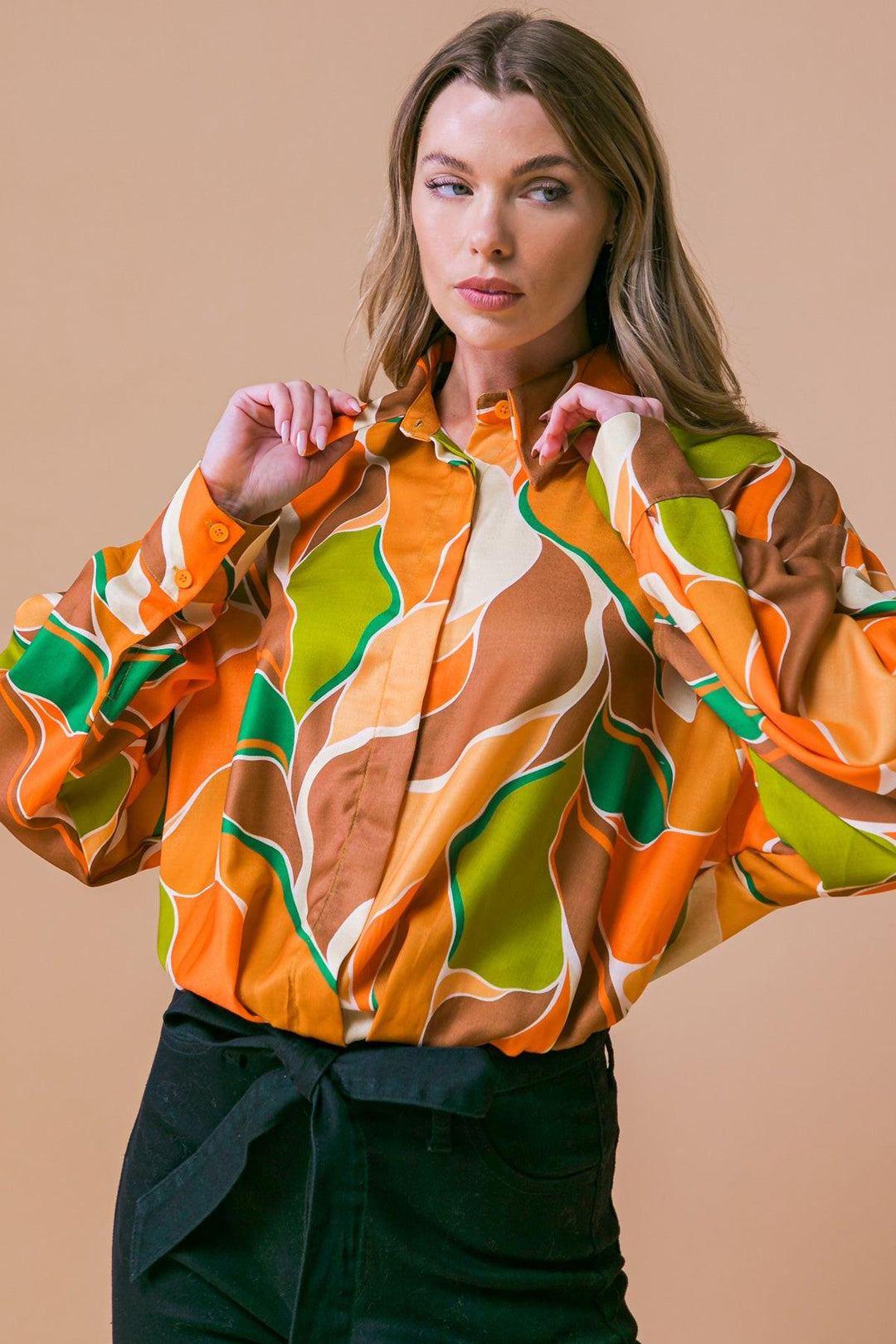 Printed woven blouse with hidden buttons and waist
