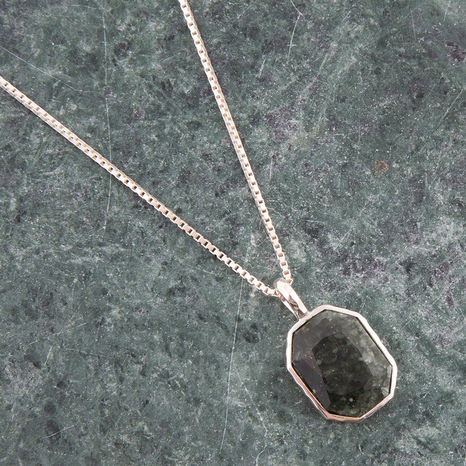 Hammered Green Seraphinite and Sterling Silver Pendant Necklace from KADOU Boutique