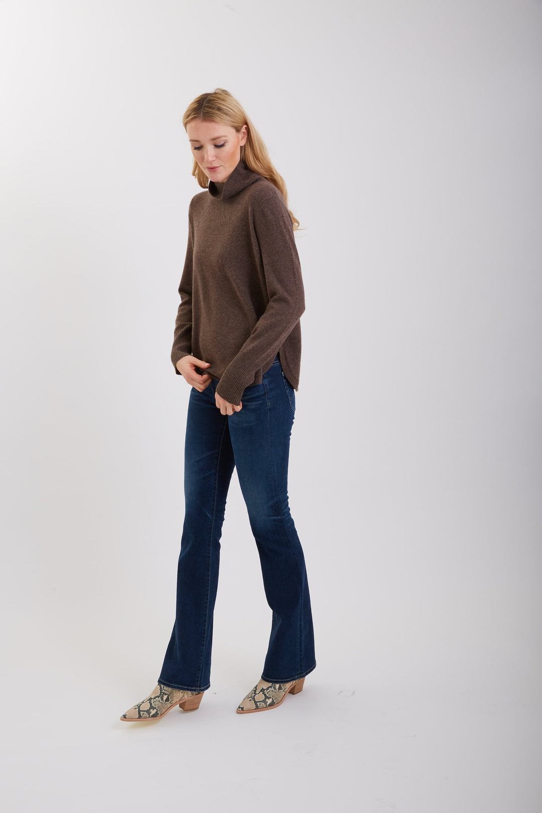 Classic Cashmere Funnel Neck Zipper with Curved Hem 
