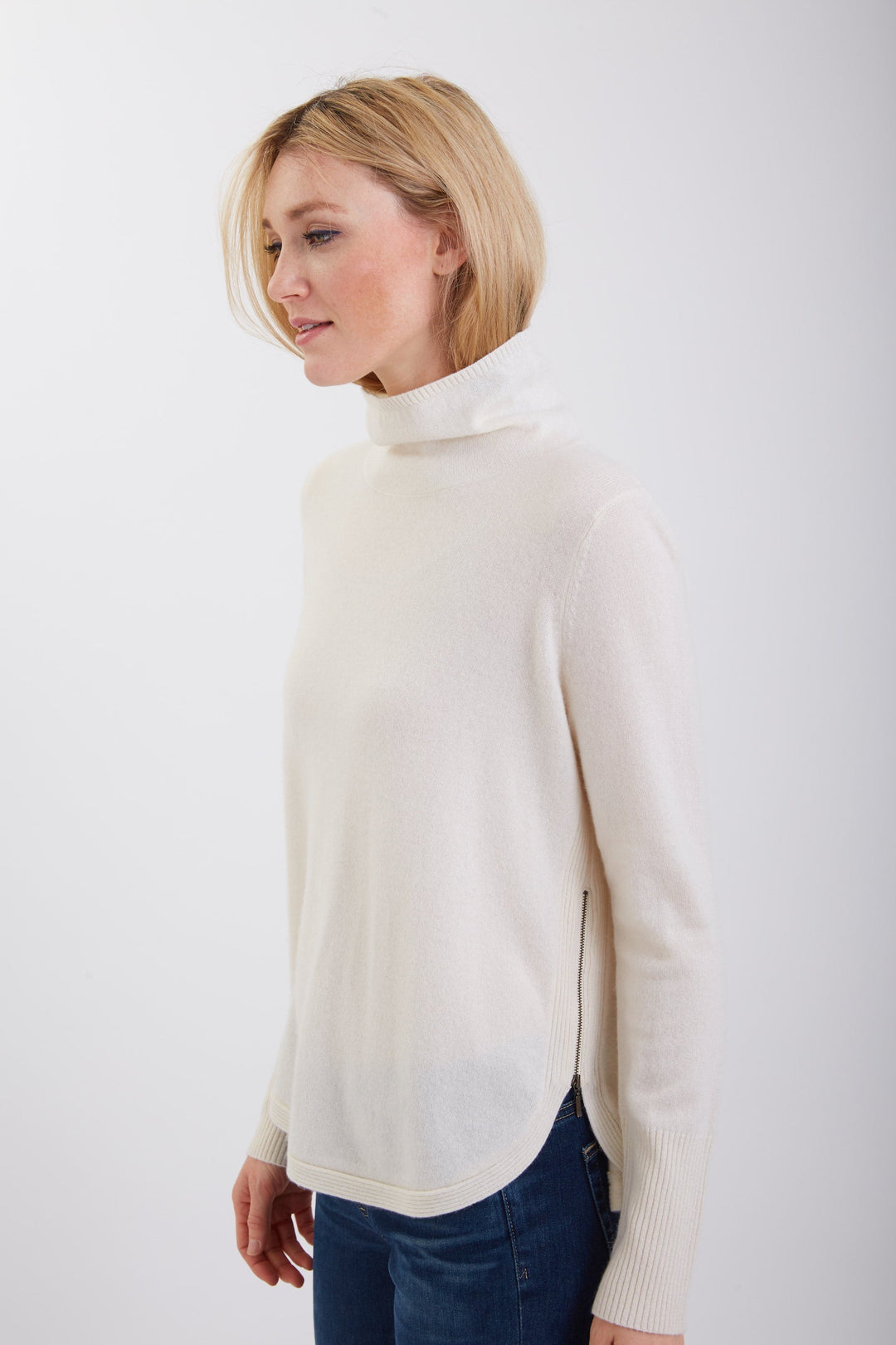 Classic Cashmere Funnel Neck Zipper with Curved Hem 