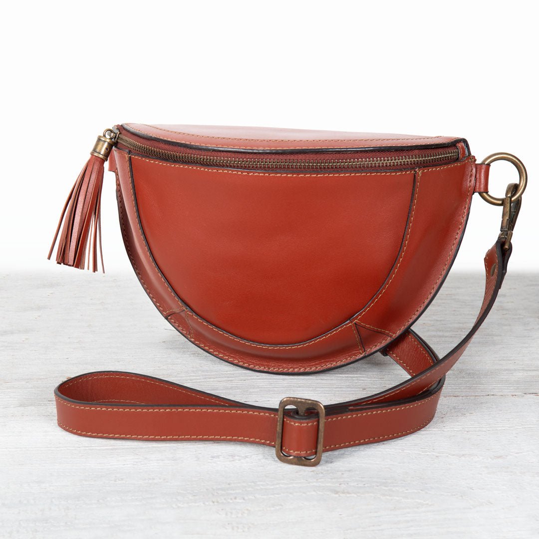 Sonoma Sling Bag in Cognac