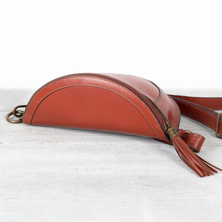 Sonoma Sling Bag in Cognac