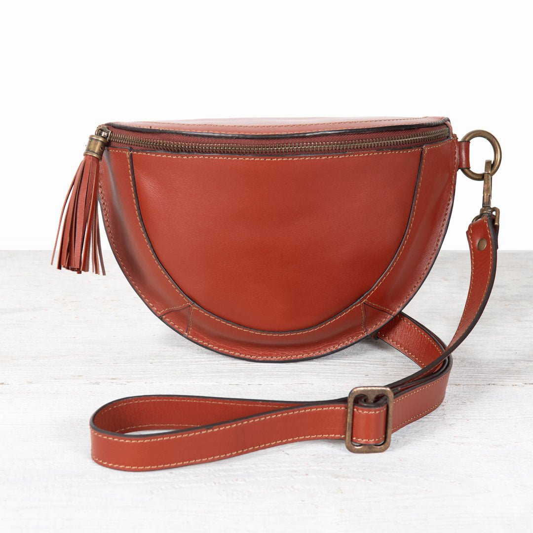 Sonoma Sling Bag in Cognac