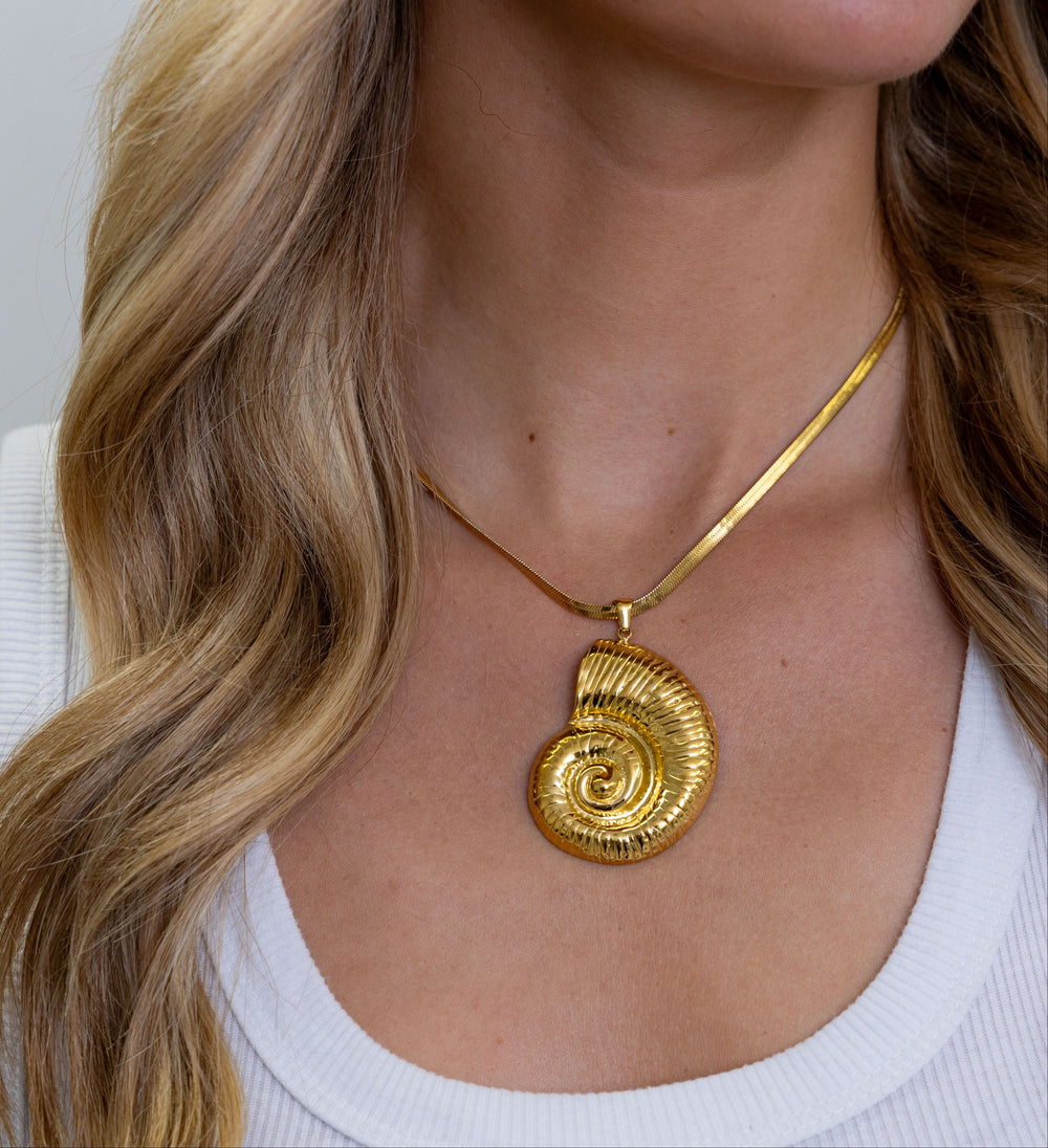 Nylah Shell Pendant Necklace from KADOU Boutique