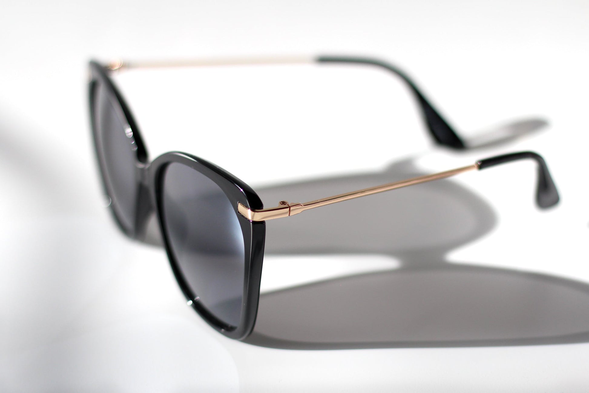Black Large with Gold Temple Detail Sunglasses - Black Lens