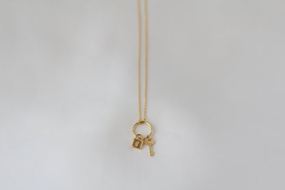 Shiny Lock and Key Ring Necklace Gold